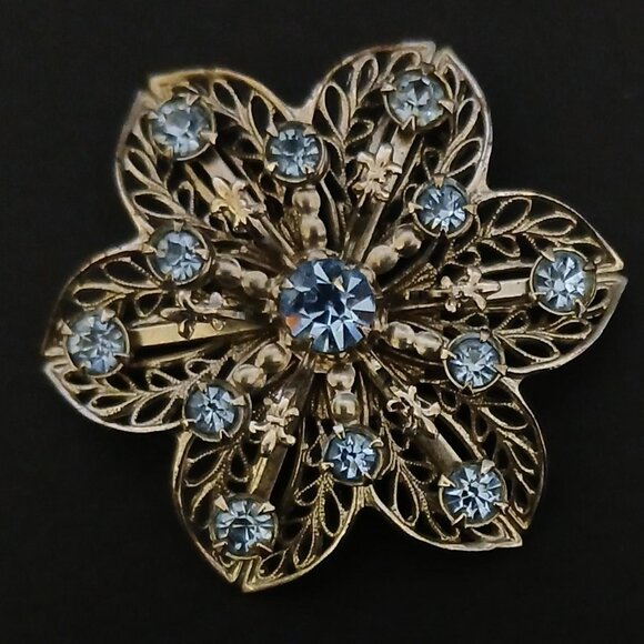 Vintage 1950s MCM Pale Blue Rhinestone and Silvertone Fleur De Lis Flower Brooch - Picture 1 of 5